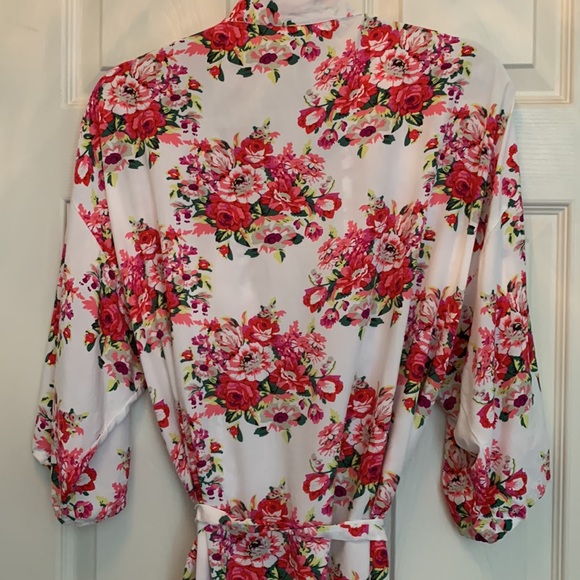 Short Floral Satin Robe Kimono Sleeve Bathrobe Wrap - Picture 7 of 8